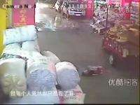 Excerpt of security camera video showing how Yue Yue was hit twice by vehicles, while 18 others, pedestrians or passers-by, watched and/or ignored the girl lying severely injured on the street.