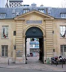 Entrance to Quinze-Vingts National Ophtalmology Hospital at 28 rue de Charenton