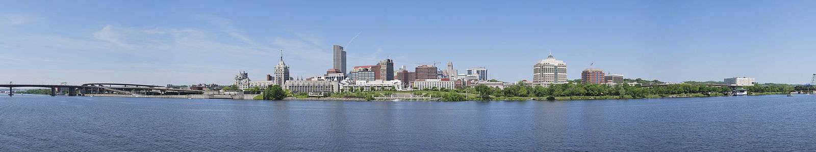 A picture of the Albany skyline in the afternoon.