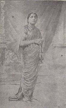 Black and white photograph of a woman in nine-yard saree.
