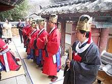 The Tae family members and the Kyeongsan City mayor participates in the annual tradition.