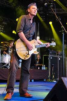 Geordie Walker performing at the 2009 Ilosaarirock festival, with his golden, hollow-bodied Gibson ES-295