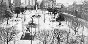 Picture showing snow covering Plaza de Mayo in 1918