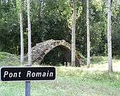 Photo-montage of a medieval bridge and a road sign with the erroneous entry "Roman bridge"