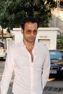 Rohit Roy at Navin Nischol's funeral