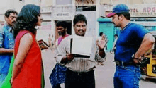 A The shooting spot of the film Soori which represents from left to right : Uma, Shelvan and Vignesh.