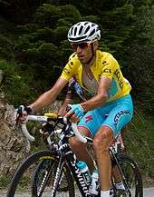 Vincenzo Nibali wearing a yellow cycling jersey.